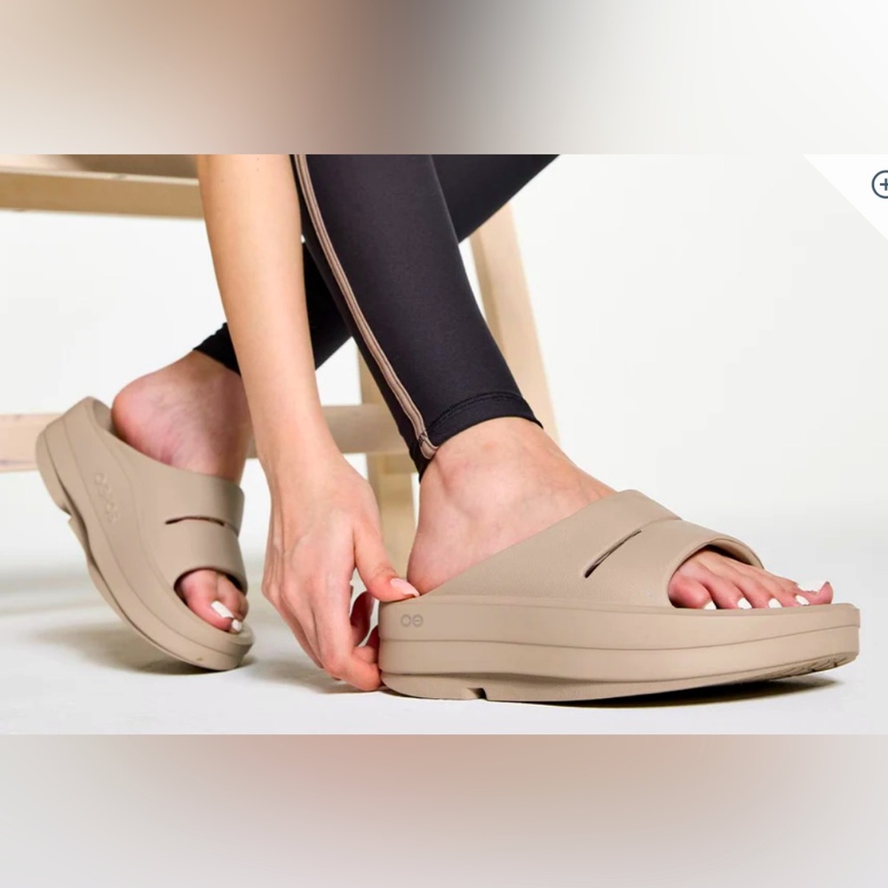 Oofos Oomega Ooahh Slide Sandals